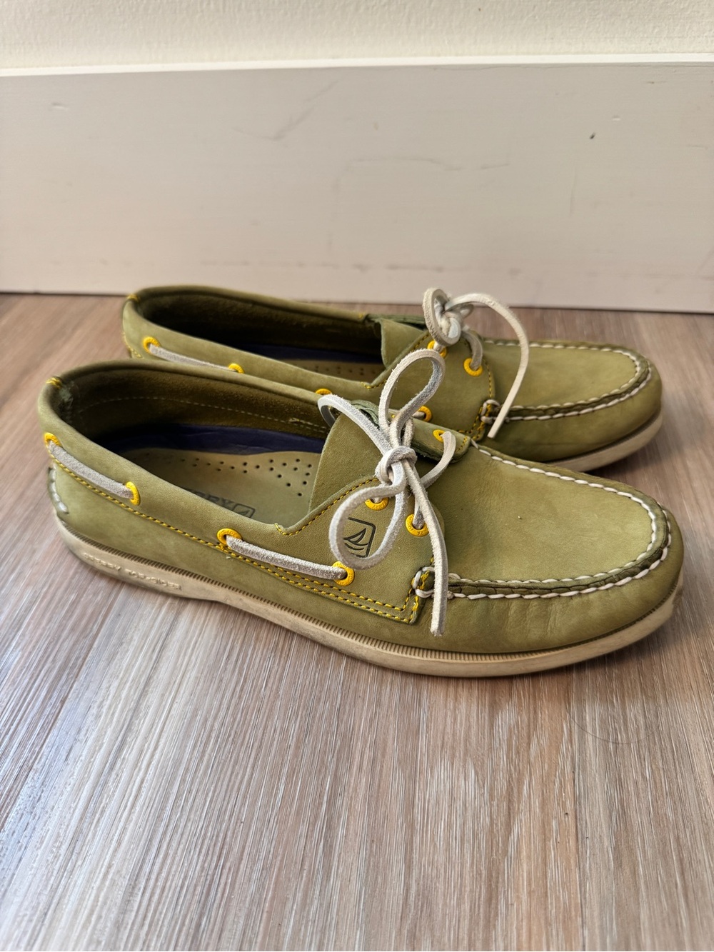 Sperry Olive Green Boat Shoes with Yellow Womens 8 leather flats nautical pea